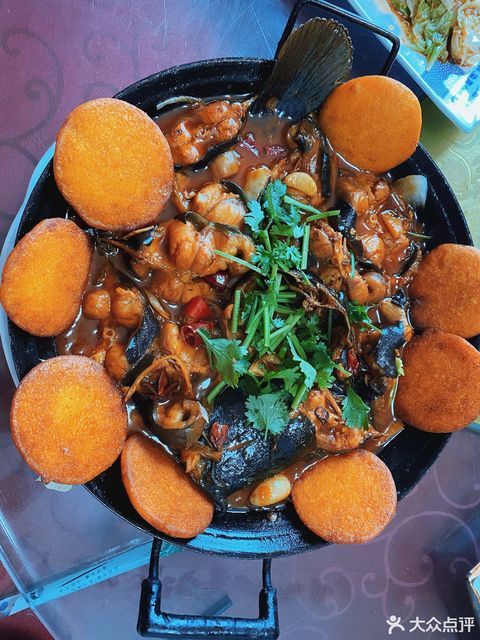 铁锅炖鲶鱼图片