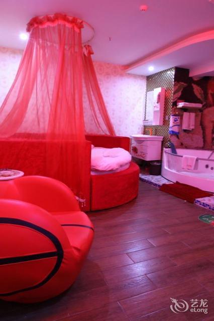 浪漫爱巢主题酒店成都世纪城新会展中心店