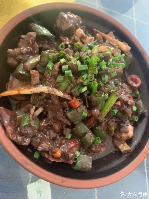 推荐菜:宁远血鸭馆位于东莞市东城街道莞温路与东莞环城快速路交汇处