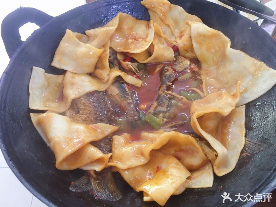 野生小杂鱼喝饼图片