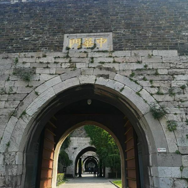 蓝莓奶油冻:中华门瓮城算是现在我国国内保存比较完好的古瓮城和城墙