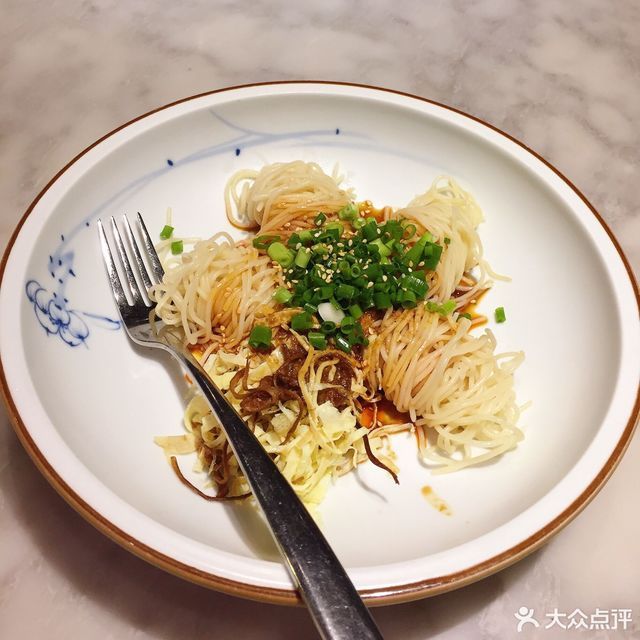 方脑壳鸡丝凉面图片