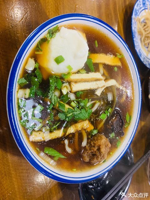 推荐菜:炖肉炝锅面位于太原市小店区亲贤西街10号一号楼六单元一号
