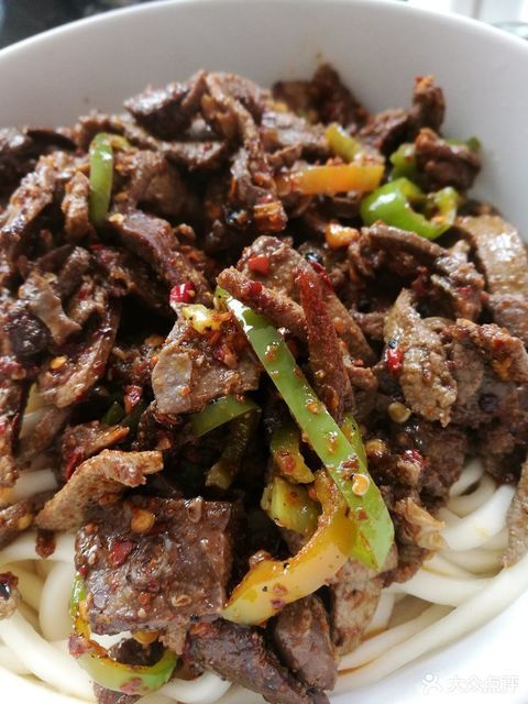 明娃麻辣肝盖面