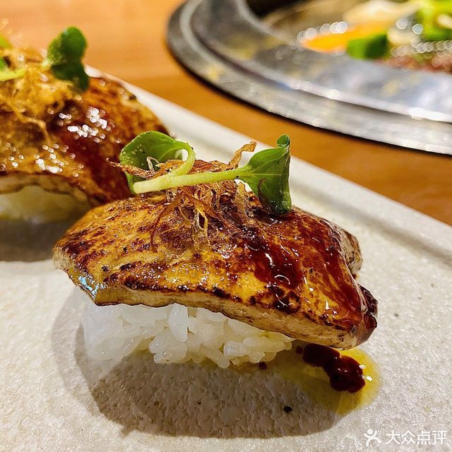 法式鹅肝手握寿司图片