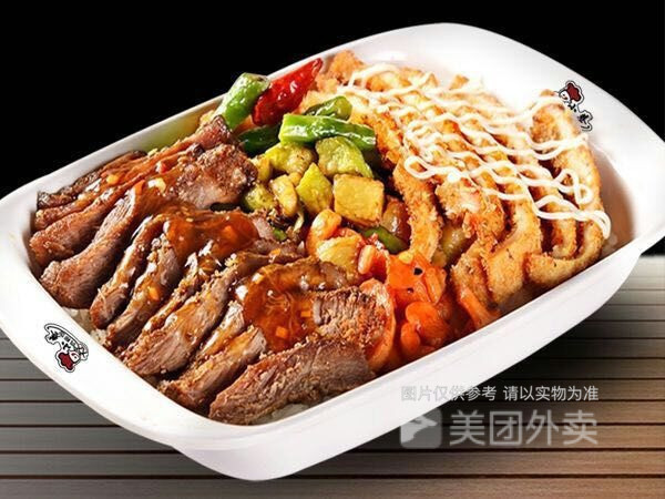 烤肉鸡排双拼饭图片