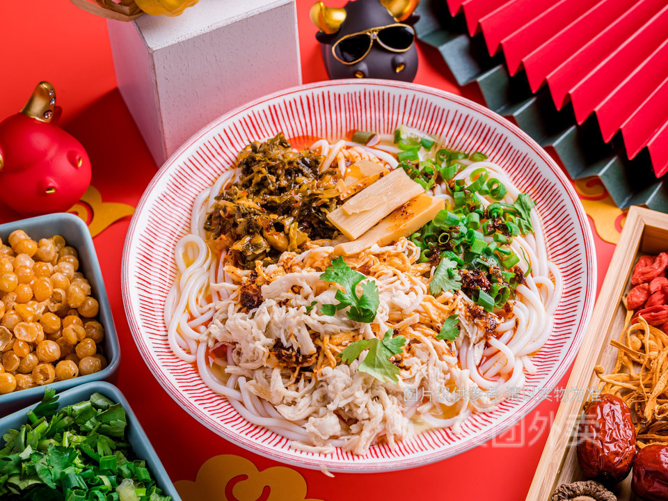 酸菜鸡丝米线图片