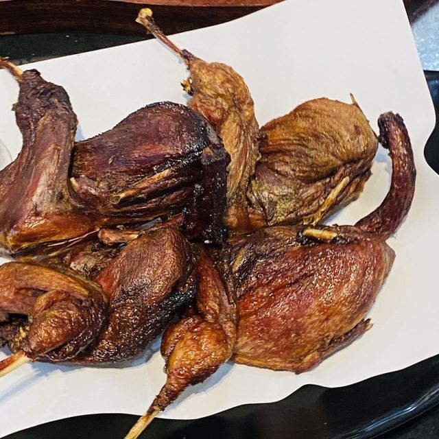 炸鹌鹑图片