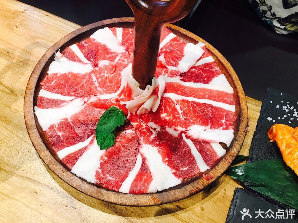 秘制霜降牛五花图片