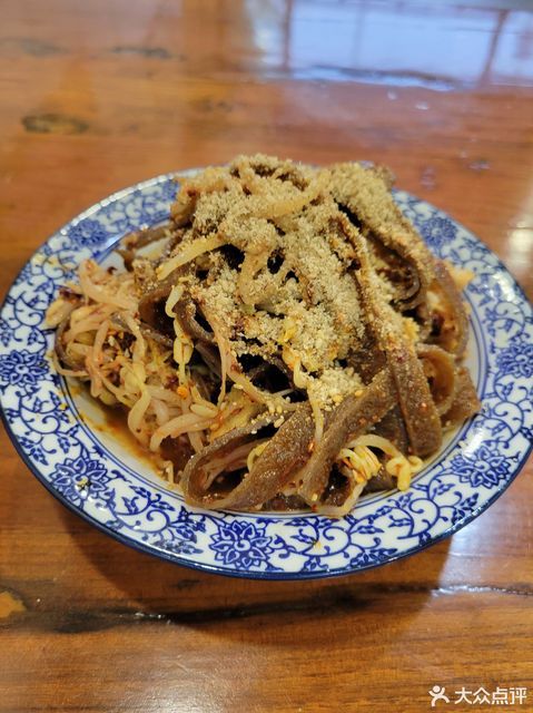 山阳姑娘黑擀面皮砂锅