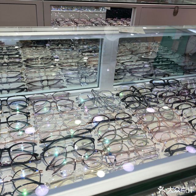 济南明湖广场眼镜市场图片