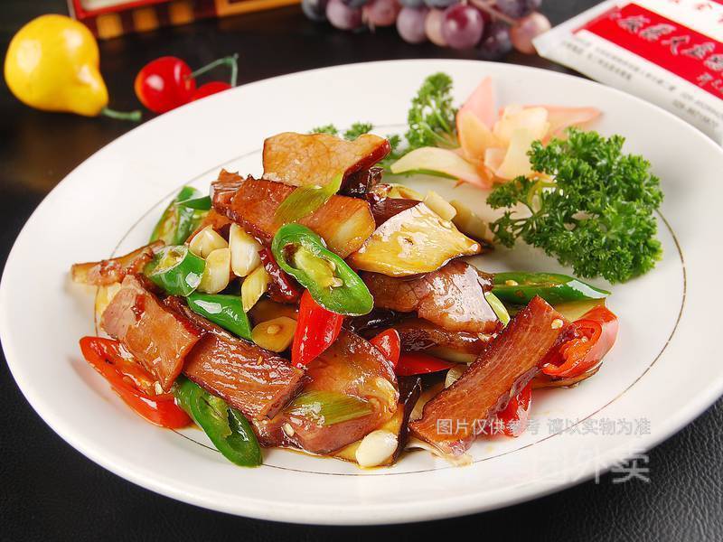 香干炒腊肉盖饭图片
