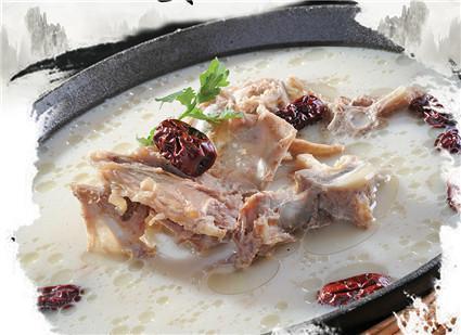 推荐菜:福至尊鱼羊馆(紫阳大道店)位于上饶市信州区延宾路长塘花苑