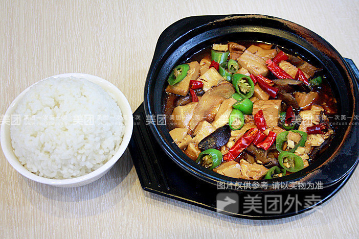 杨铭宇黄焖鸡米饭(鹿港小镇店)