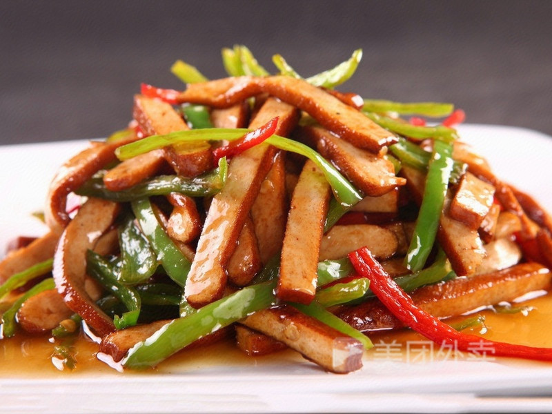 青椒香干肉丝盖浇饭图片