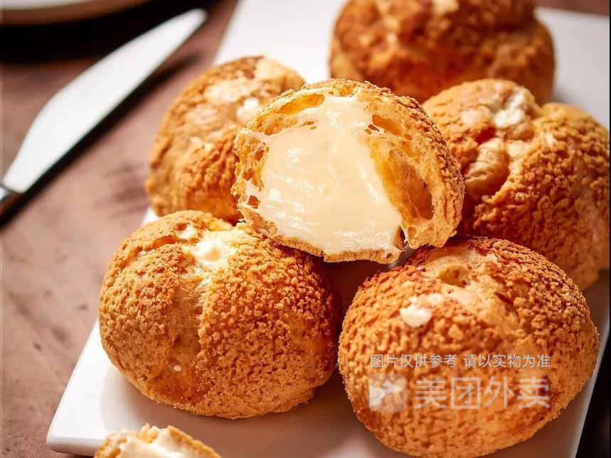 红丝绒冰淇淋泡芙图片