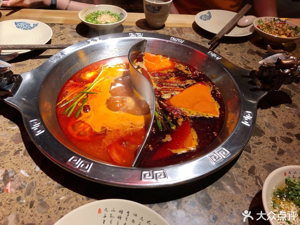 渝城味都重庆老火锅悦活荟店