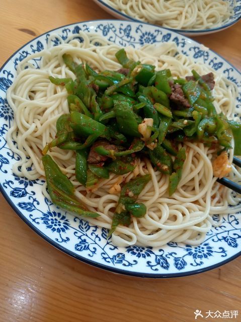 青椒肉丝拌面图片