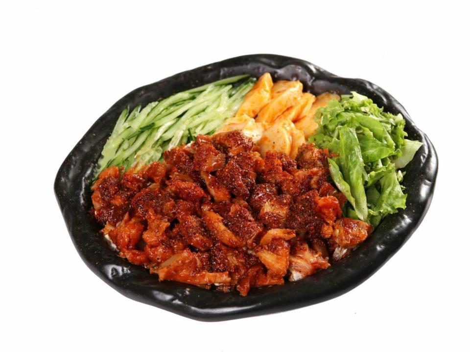 香辣烤肉拌饭图片