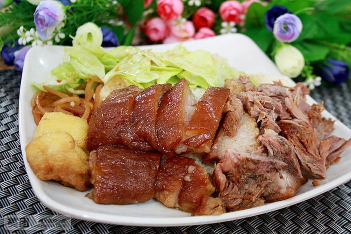                  潮汕隆江猪脚饭