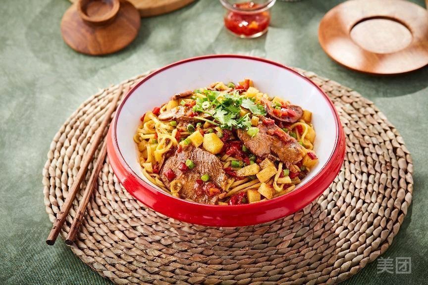 剁椒牛肉拌面图片