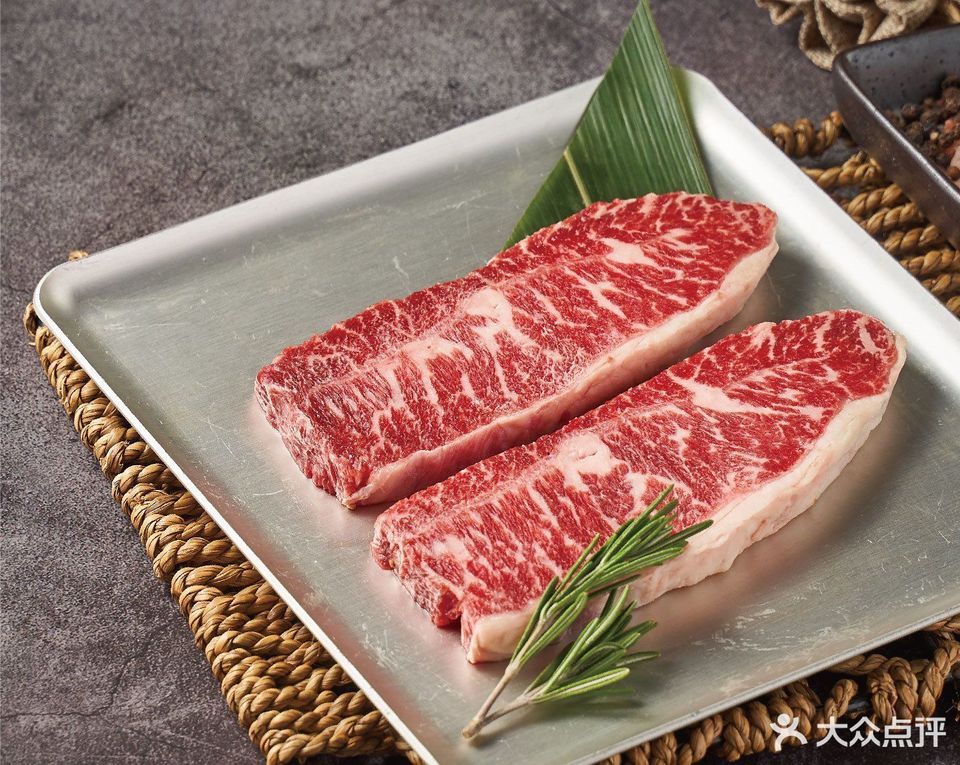 安格斯厚切牛板腱图片