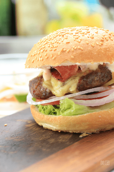 黑叔叔芝士牛肉培根堡图片