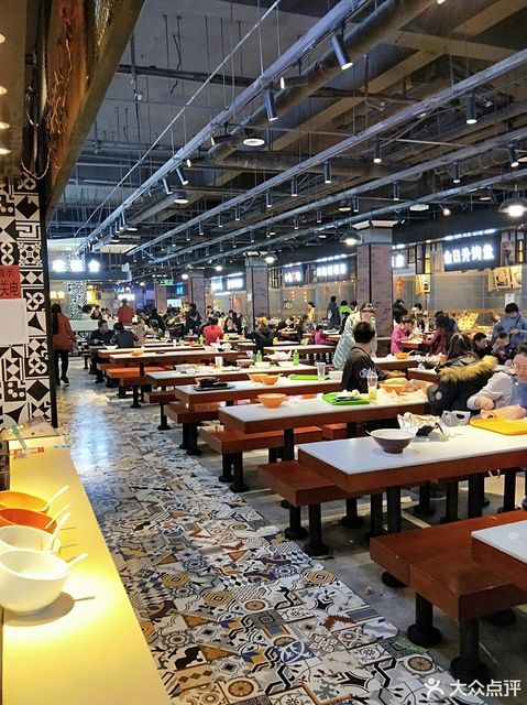 服装城美食城图片