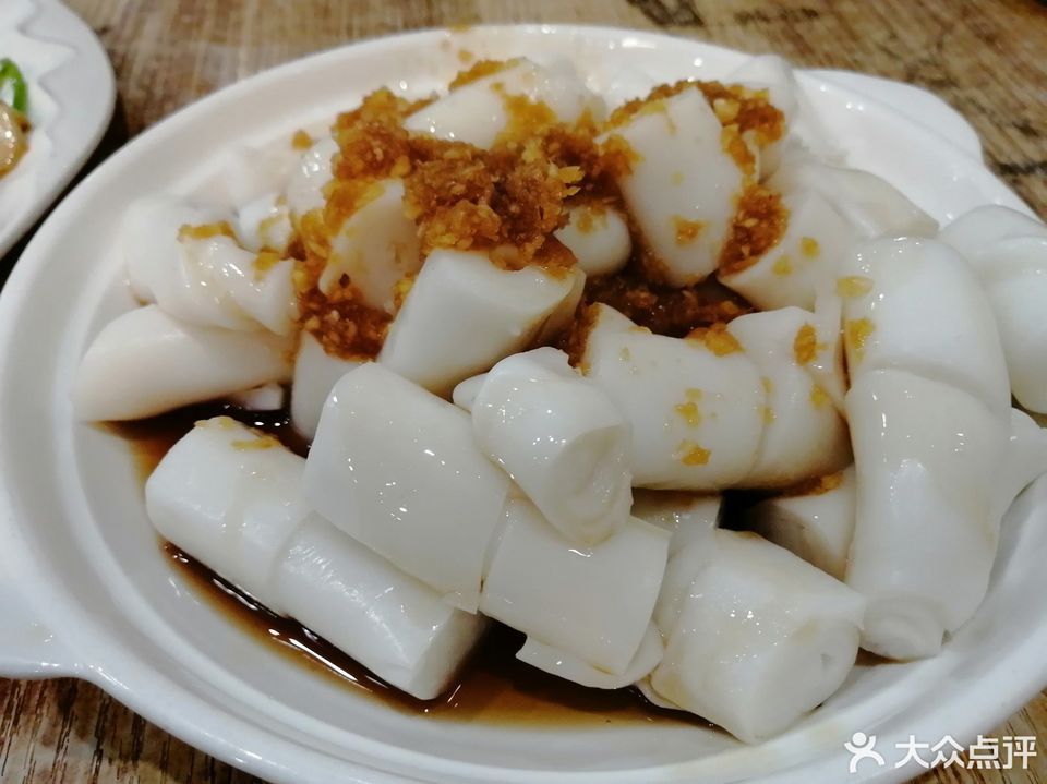 品上鸭饭店位于茂名市化州市站北三路南方大厦住宅小区东南侧约130米