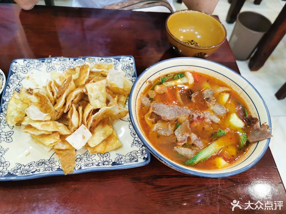 牛肉刀削面推荐菜:中国兰州拉面位于成都市武侯区郭家桥西街4号附1号