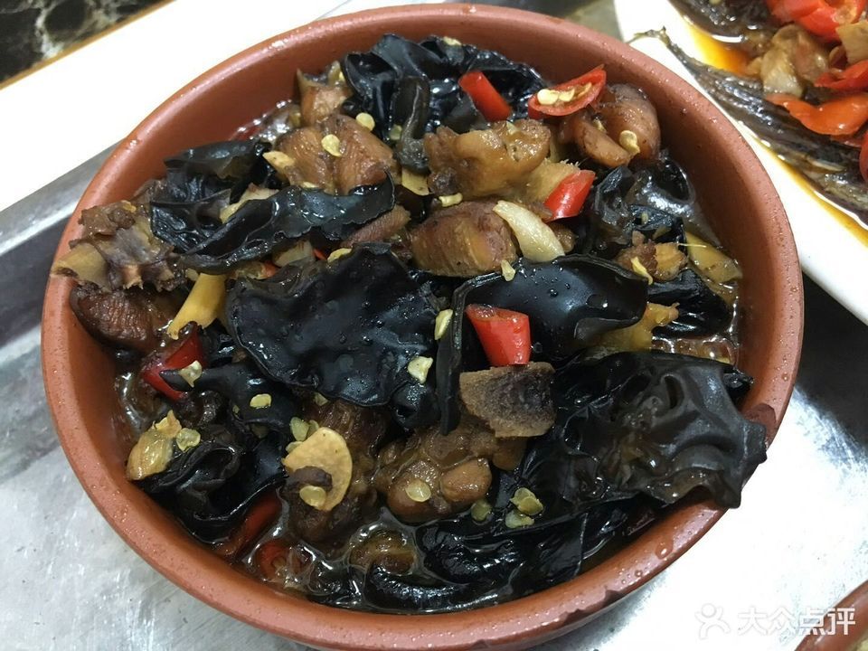 小胖湘味蒸菜館位於廣州市天河區龍洞聚賢大街2號 標籤:餐館中餐餐飲