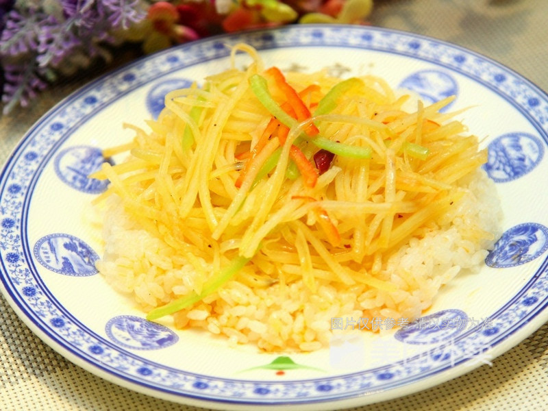 酸辣土豆丝盖浇饭图片