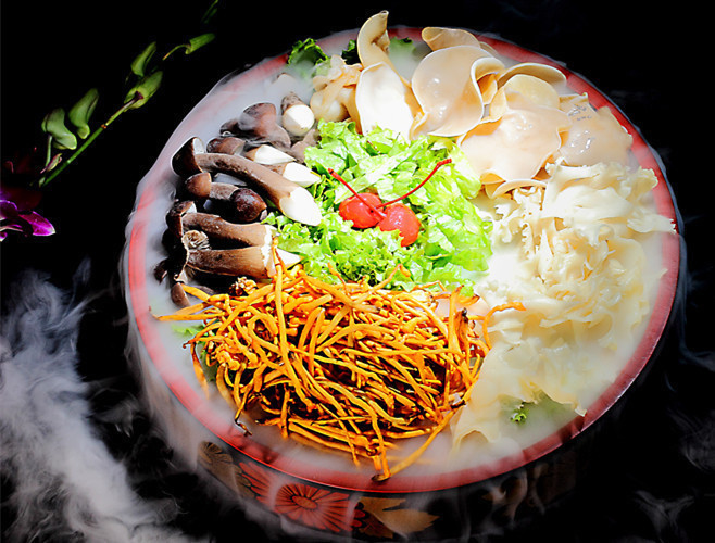 野生菌拼盘图片