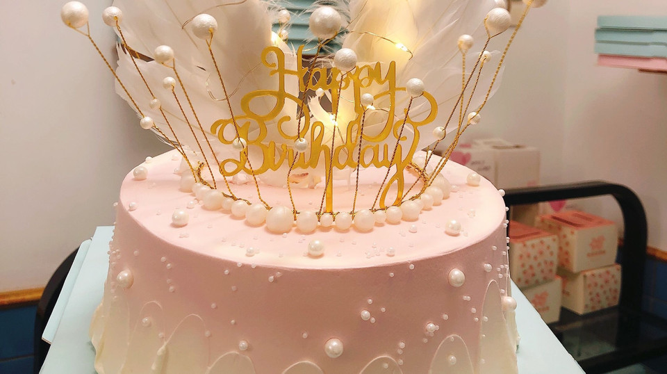 流苏天使皇冠蛋糕8英寸图片