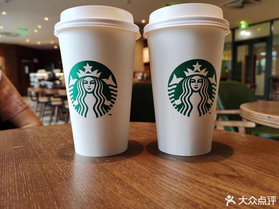 双杯热燕麦焦糖玛奇朵图片