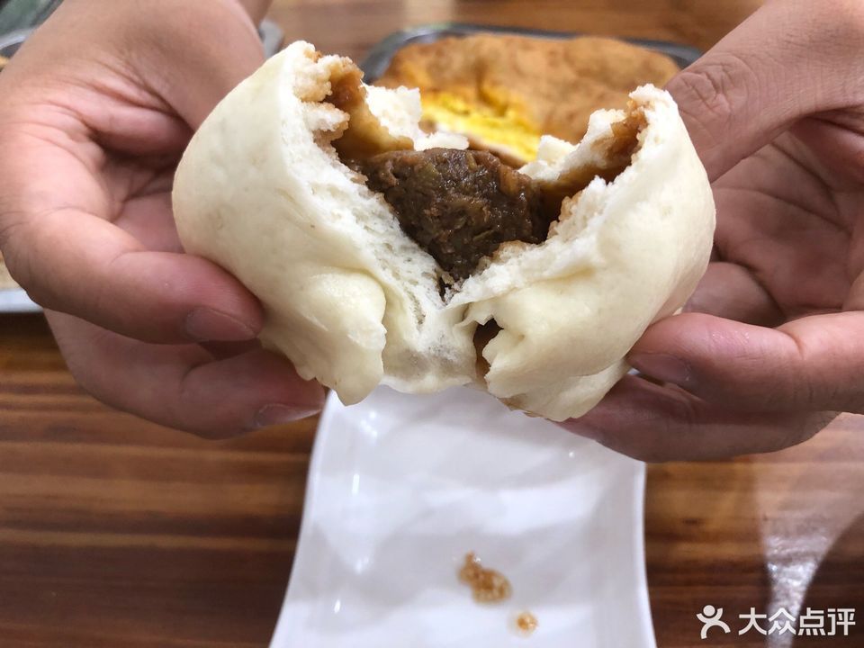 老豆腐糖油饼推荐菜:中华传统兰州牛肉面位于廊坊市广阳区新世纪步行