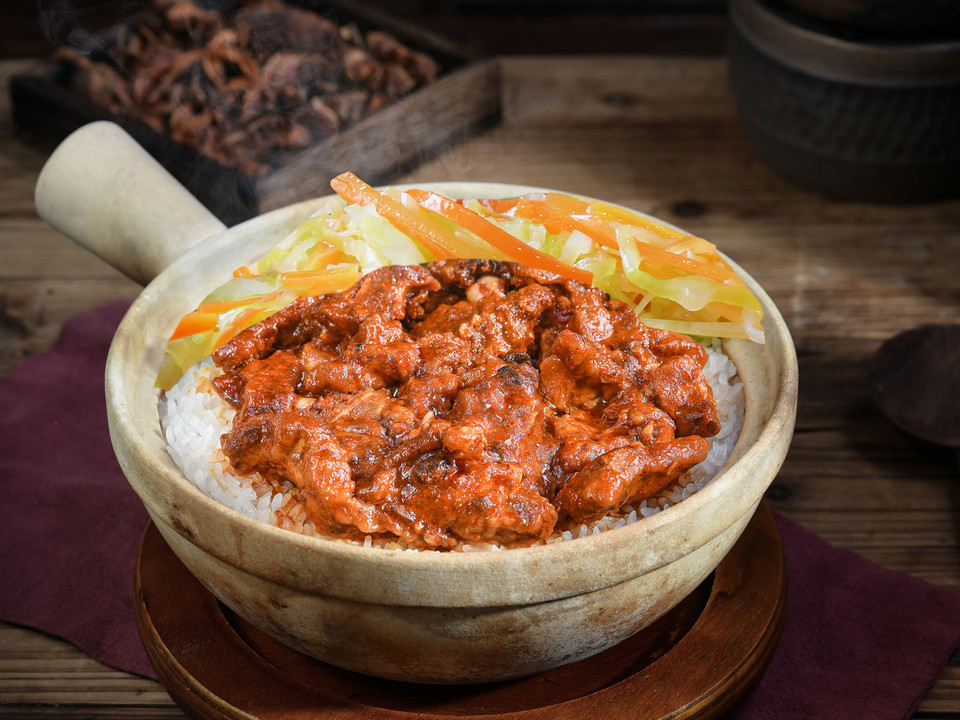 香辣排骨煲仔饭图片