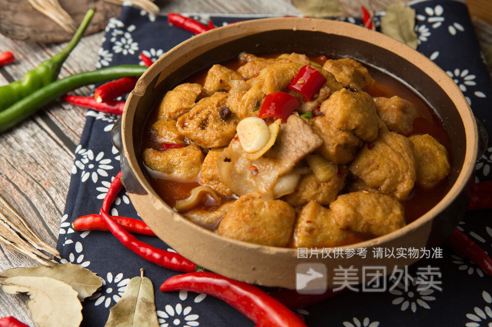 油豆腐黄焖鸡图片