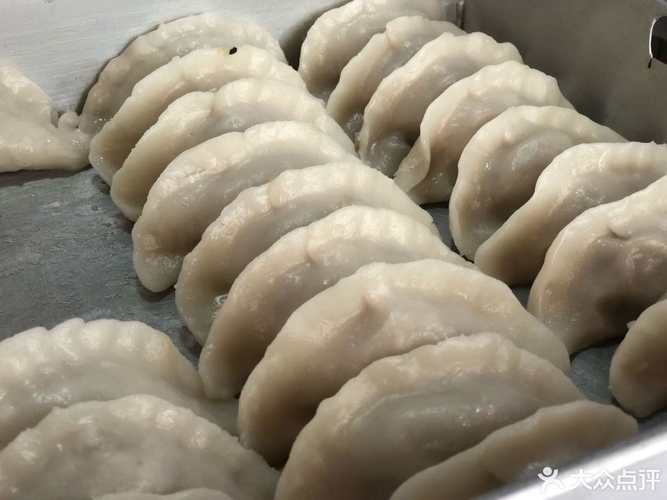 墨鱼饺粑推荐菜:标签:甜品店餐饮胖子樵粑店位于郴州市桂阳县向阳路30