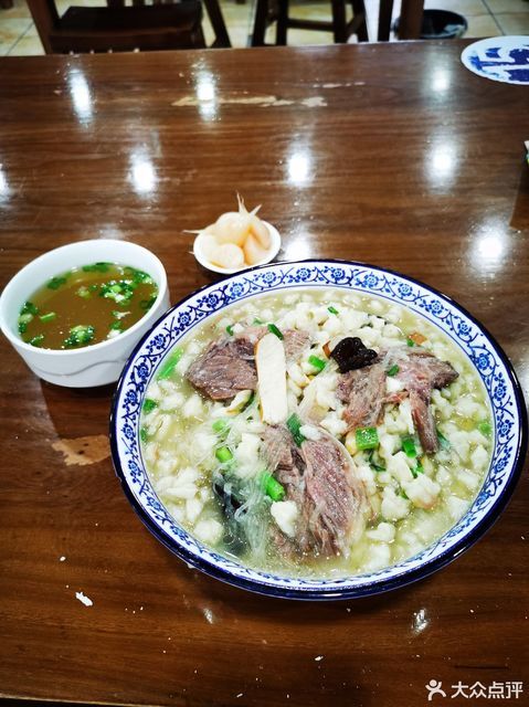 推荐菜:清真老黄家泡馍位于西安市未央区西安经济技术开发区凤城八路