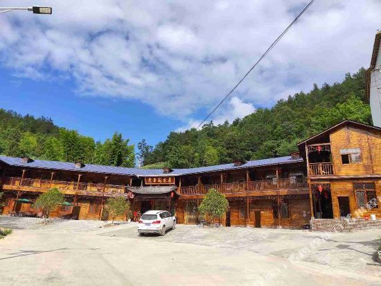 查看建始县花坪镇聚丰园山庄