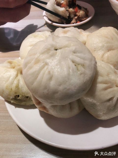 红烧肉土豆包子店
