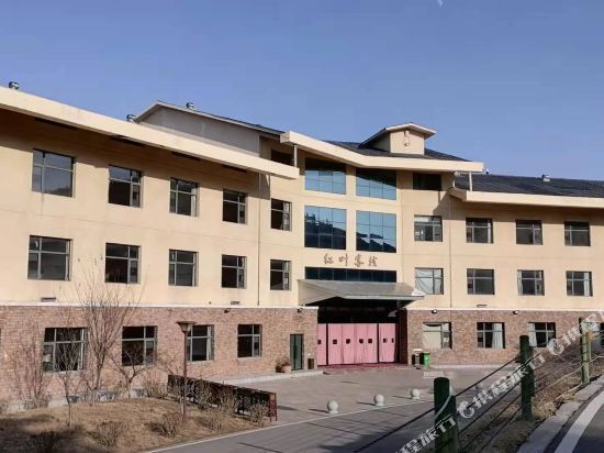 百里荒红叶客栈