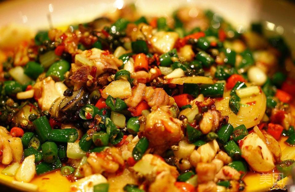 尖椒烧牛蛙图片
