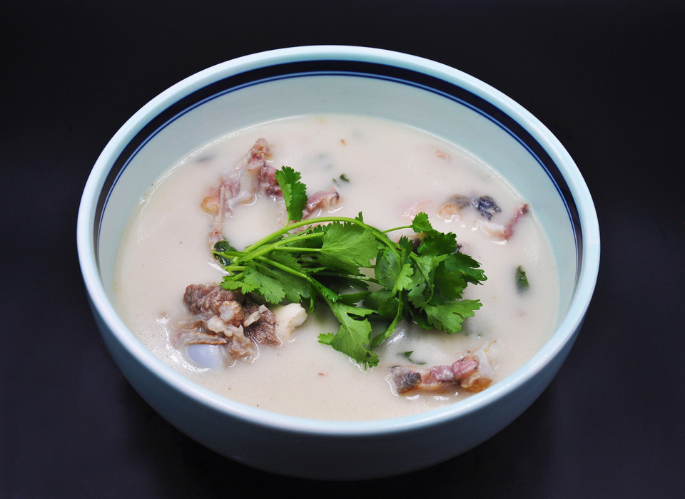 筒子骨炖回头鱼图片