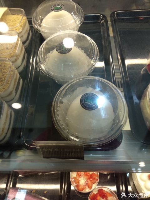 吃鸡蛋糕推荐菜:梁师傅烘焙(峄城店)位于枣庄市峄城区宏学路