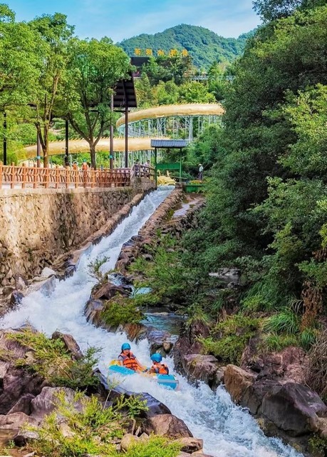 龙王山峡谷漂流
