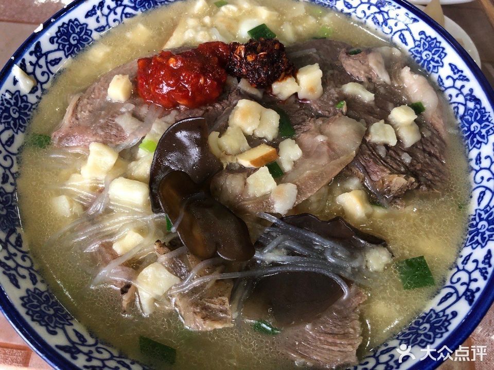 優質羊肉泡饃加糖蒜優質羊肉小炒分類:餐館;餐飲;小吃;中餐;小吃快餐