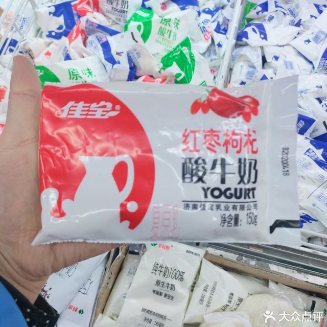 佳宝乳业鲜奶屋位于济南市市中区七里山中路8号推荐菜:红枣枸杞酸奶