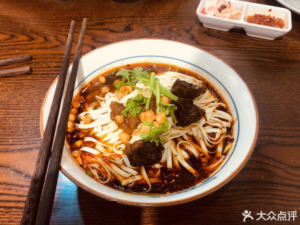 麻辣炒手推荐菜:黄老板包面位于达州市通川区达州金兰路13号